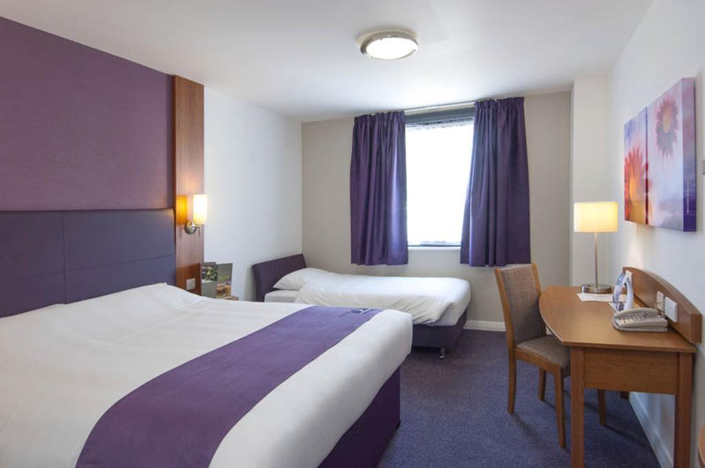 Premier Inn Swindon Central Szoba fotó
