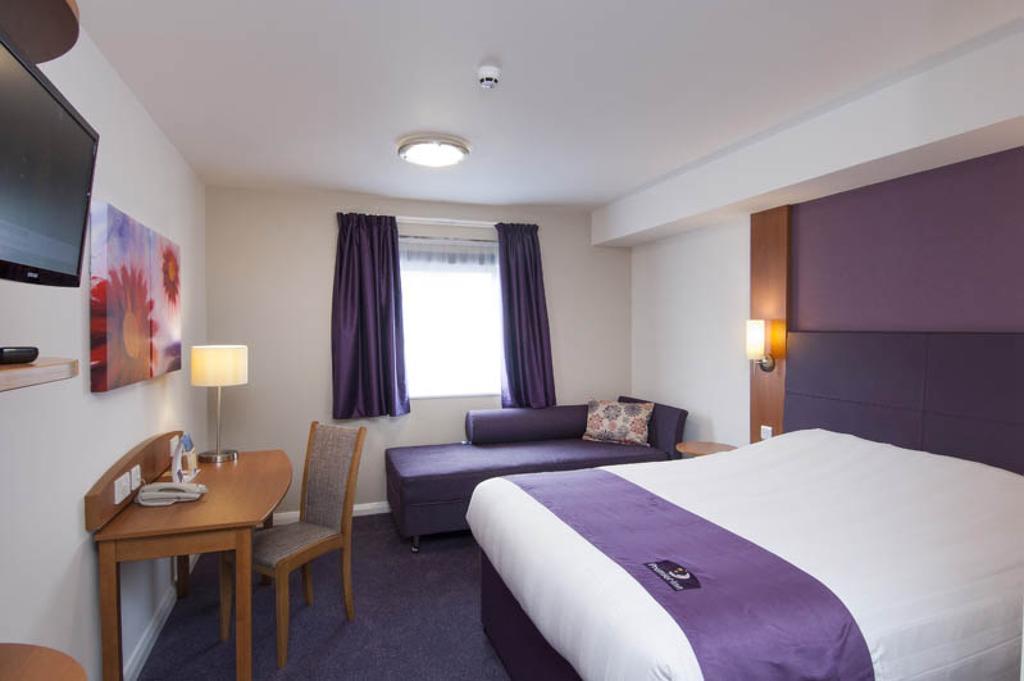 Premier Inn Swindon Central Szoba fotó