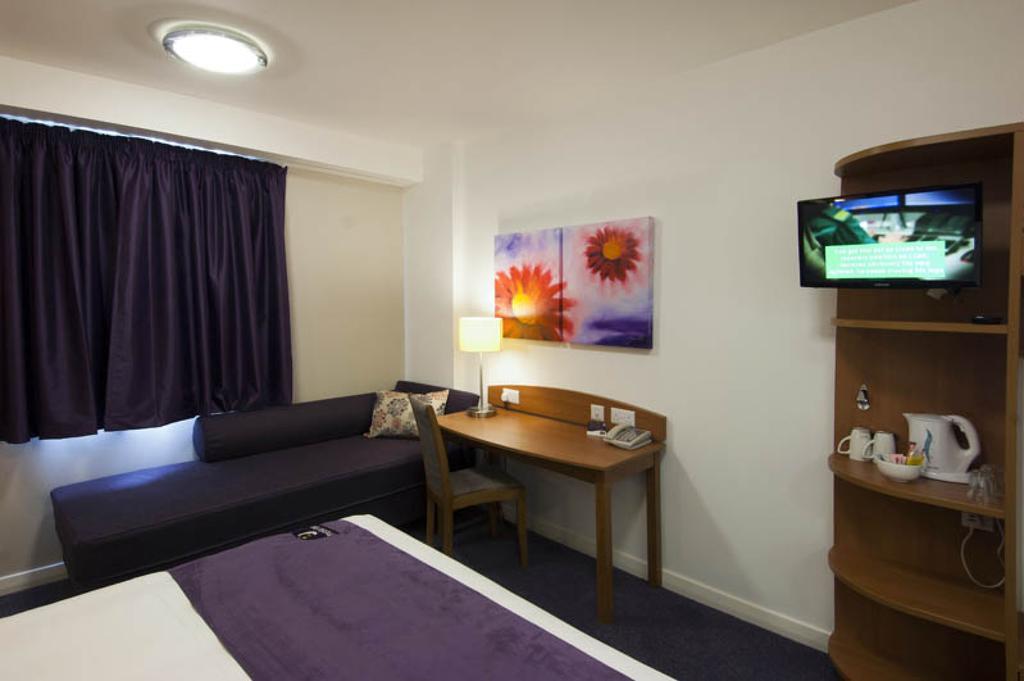 Premier Inn Swindon Central Szoba fotó