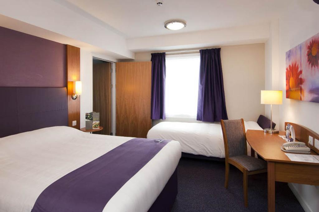 Premier Inn Swindon Central Szoba fotó
